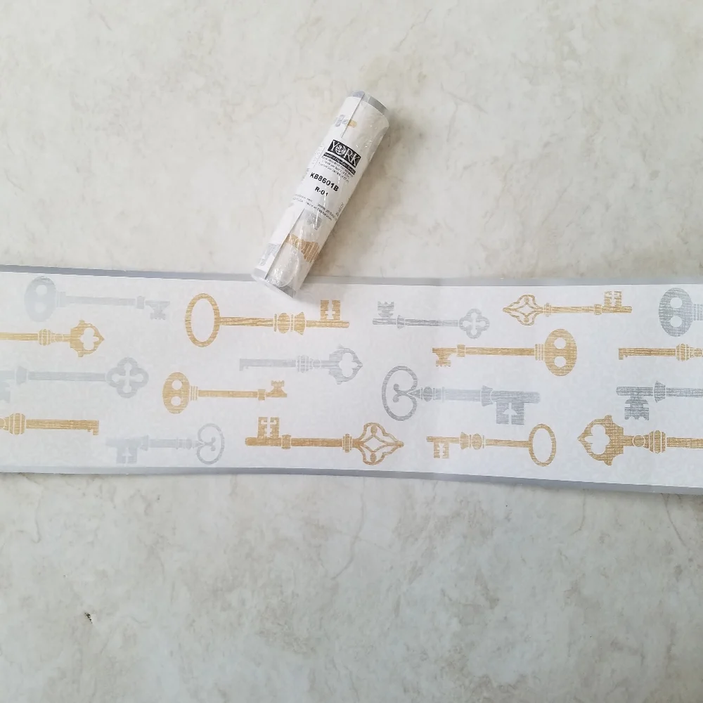 Wallpaper Border - Gold and Silver Keys